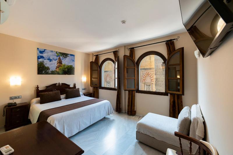 Superior Double Room with Views image 1