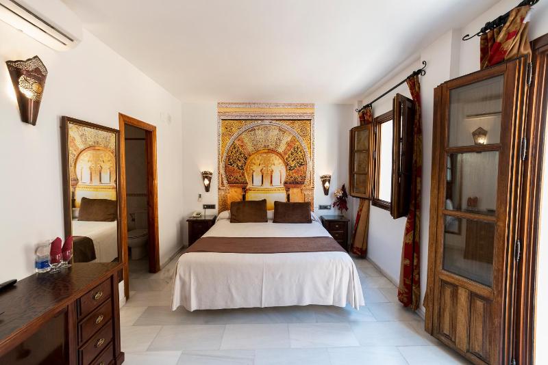 Superior Double Room with Views image 4