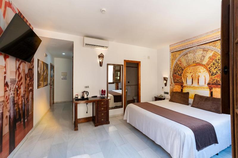 Superior Double Room with Views image 3