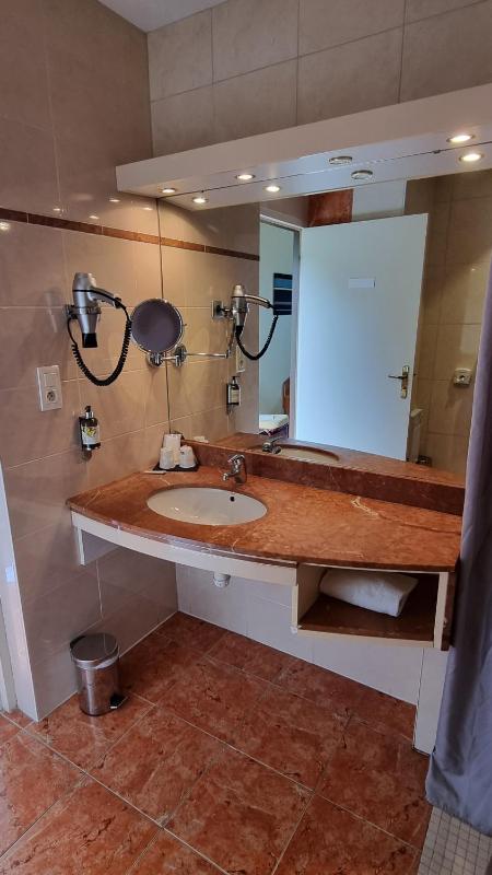 Twin Room - Disability Access image 3
