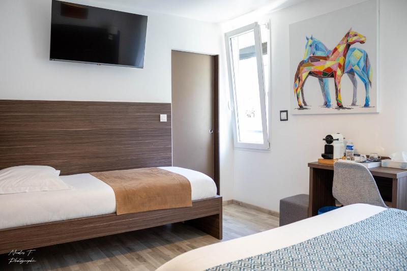 Quadruple Room image 3