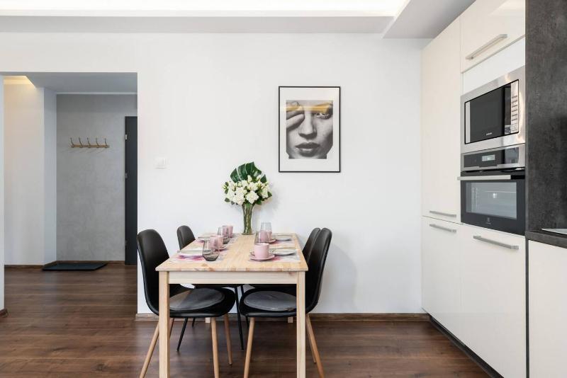 Kosińskiego Apartament Poznań by Noclegi Renters - image 4
