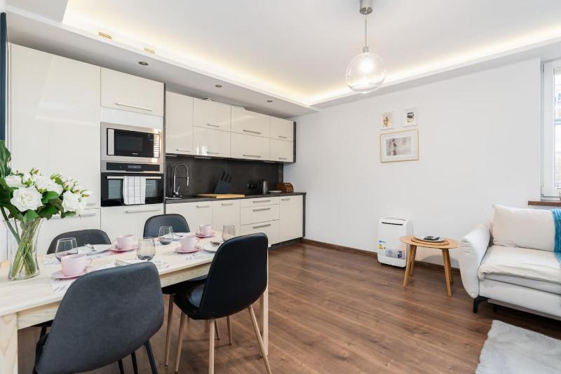 Kosińskiego Apartament Poznań by Noclegi Renters - image 6