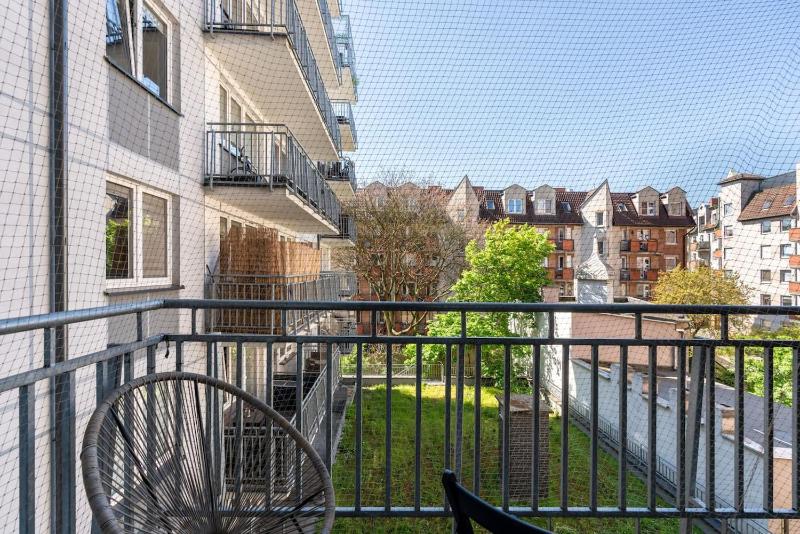 Kosińskiego Apartament Poznań by Noclegi Renters - image 21
