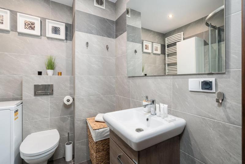 Kosińskiego Apartament Poznań by Noclegi Renters - image 7