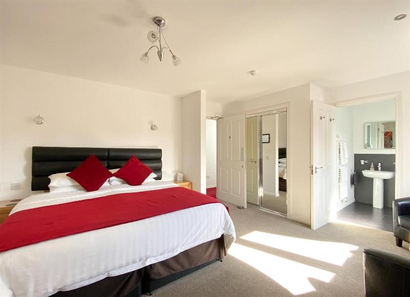Superior Double Room image 3