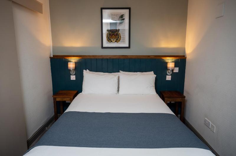 Double Room image 3