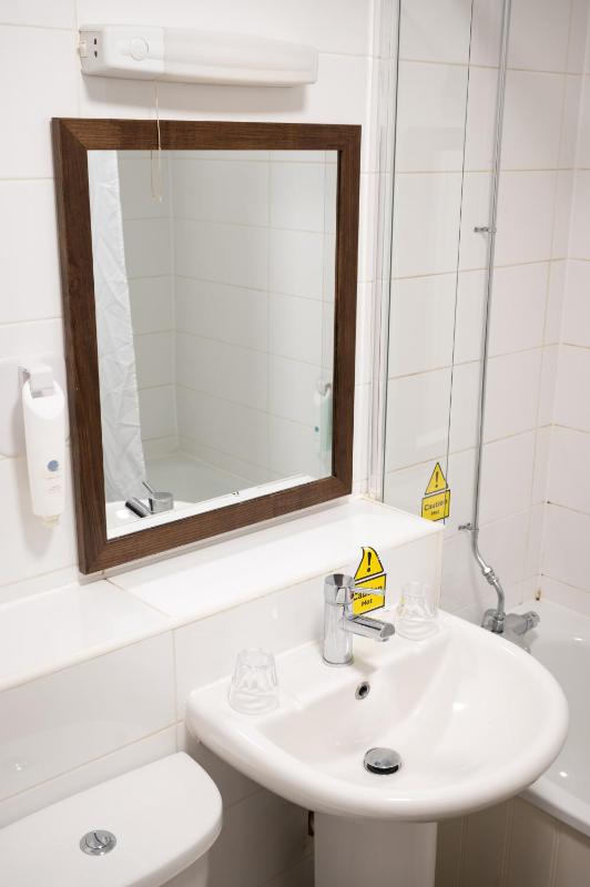 Twin Room image 3