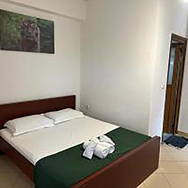 Double Room with Balcony image 3
