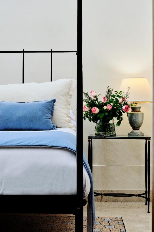 Deluxe Double Room with Sea View image 3