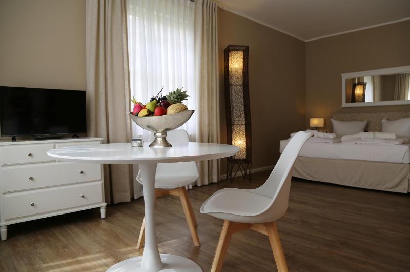 One Room Apartment image 4