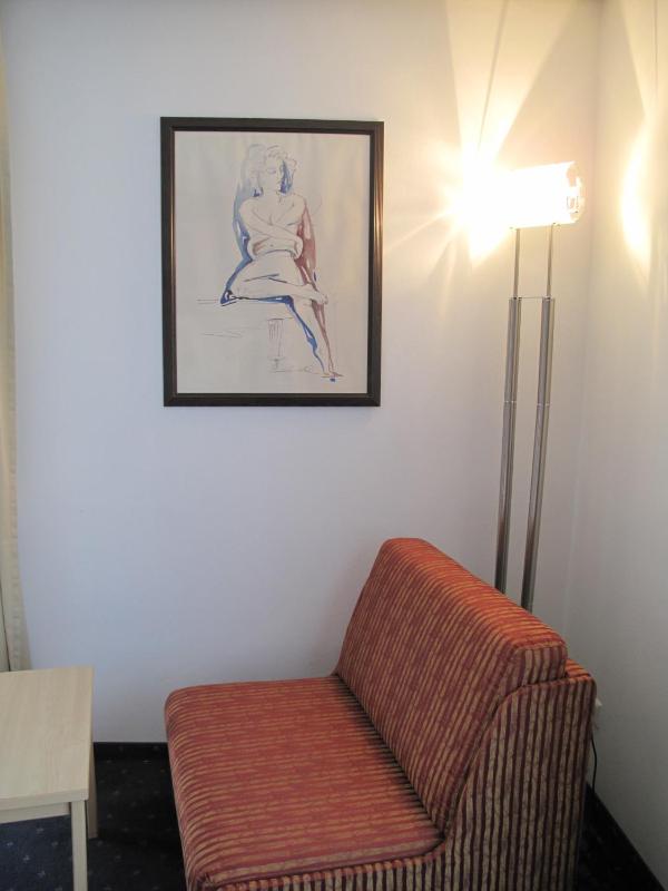 Single Room image 4