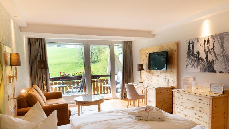 Double Room with Balcony image 1