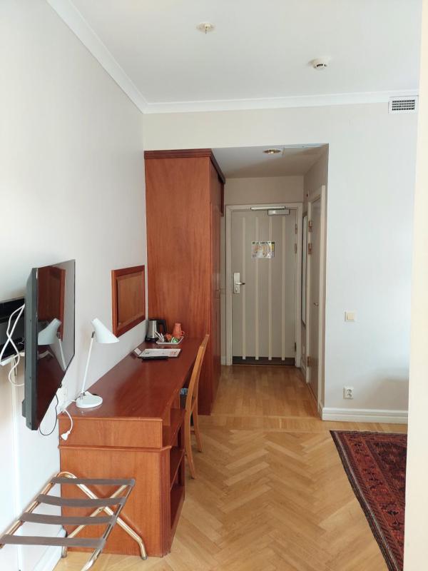 Small Double Room image 4
