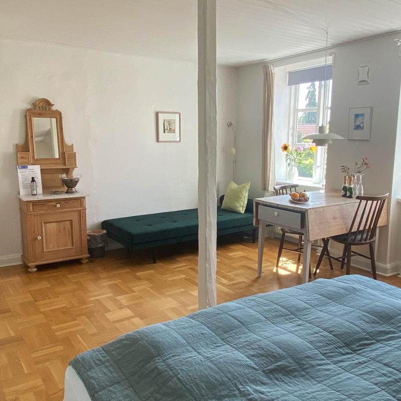 Double Room with Shared Bathroom image 1