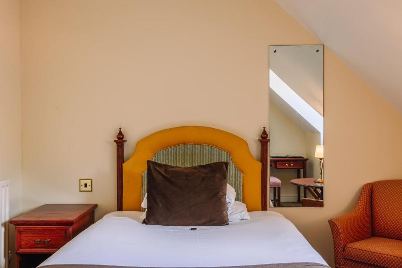 Standard Single Room image 4