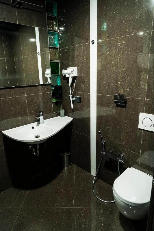 Standard Twin Room image 1