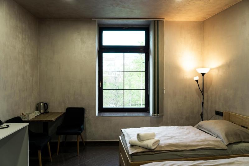 Standard Twin Room image 4