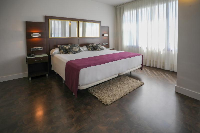 Double Room with Terrace image 3