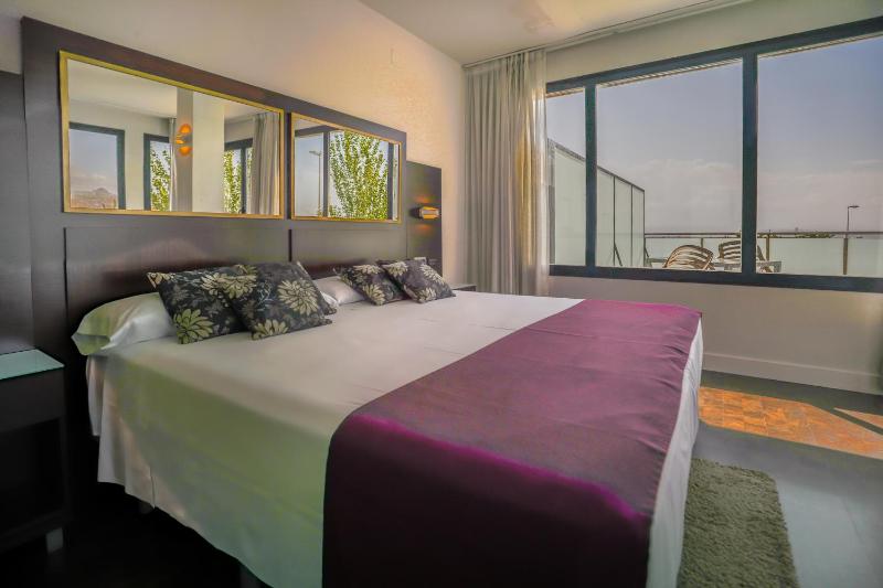 Superior Double Room image 4