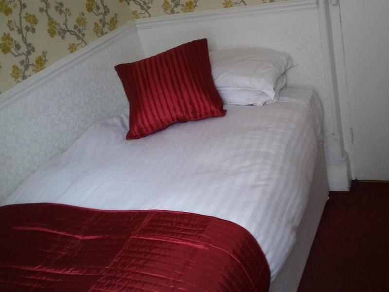 Single Room image 4