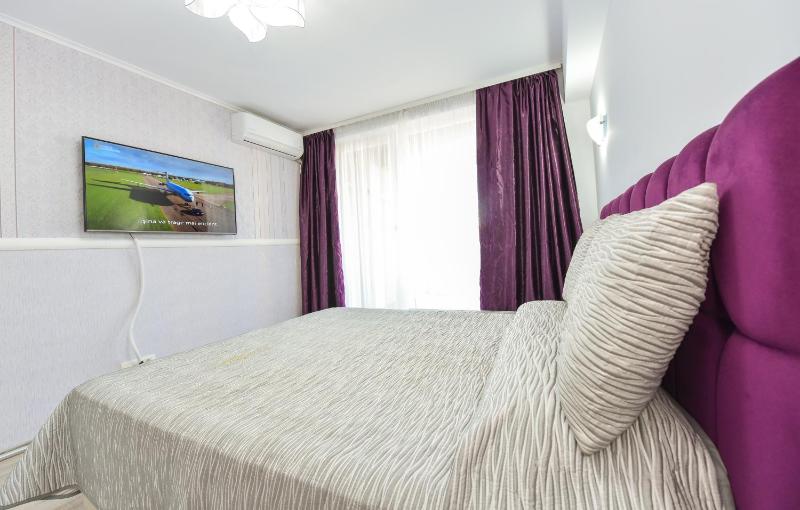 Single Room with Shared Shower and Toilet image 3