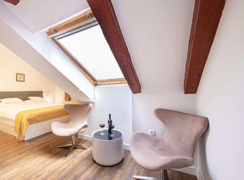 Double Room with Garden View image 4