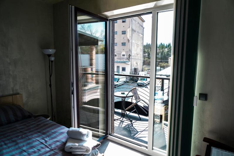 Twin Room with Balcony image 3