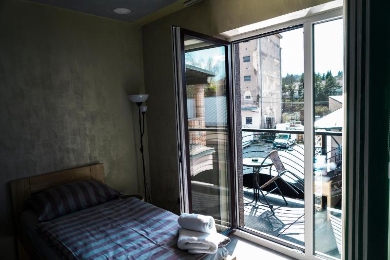 Twin Room with Balcony image 2