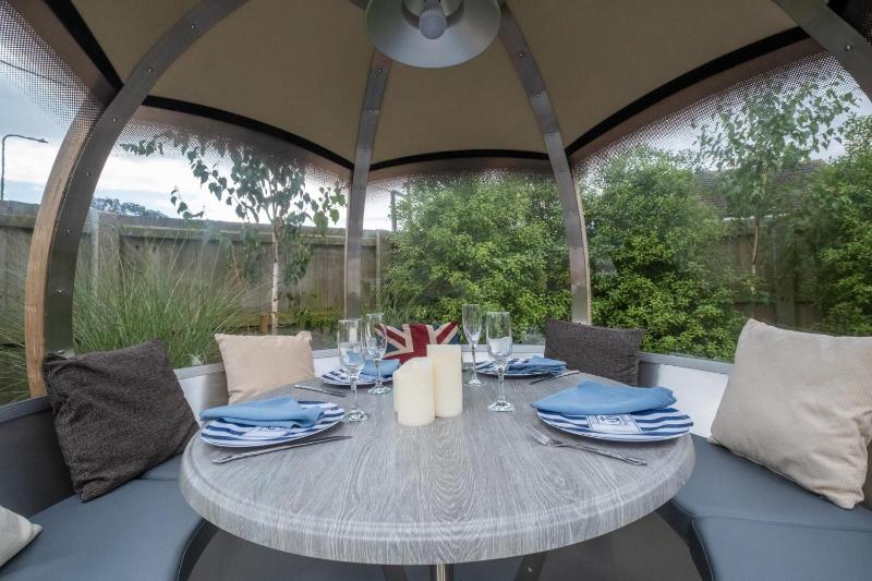 69 Saxmundham Road - image 38