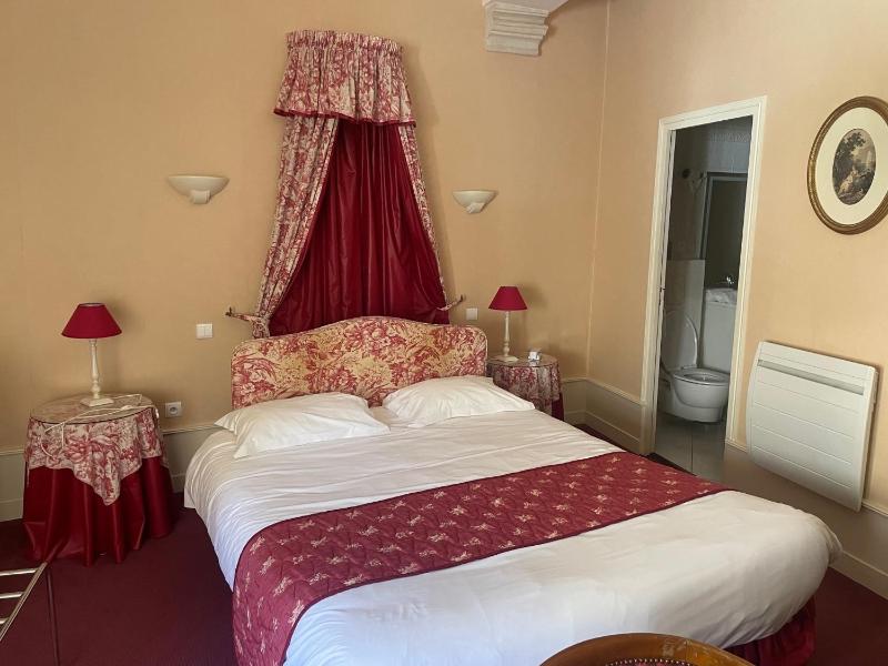 Double Room image 3