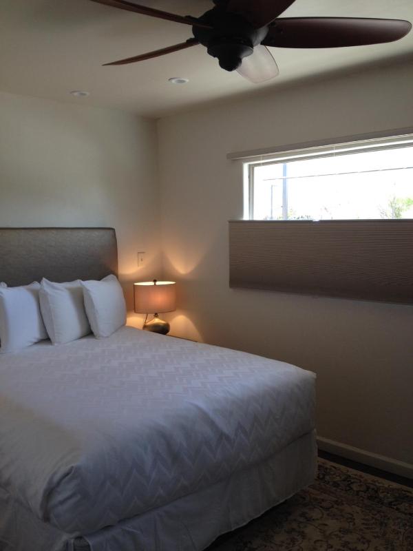 Queen Room image 3