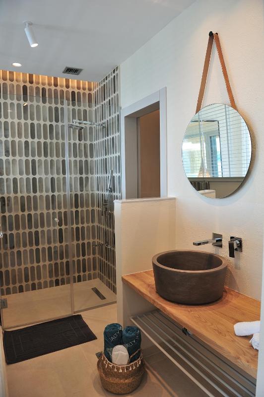 Salty Wave Suites - image 27
