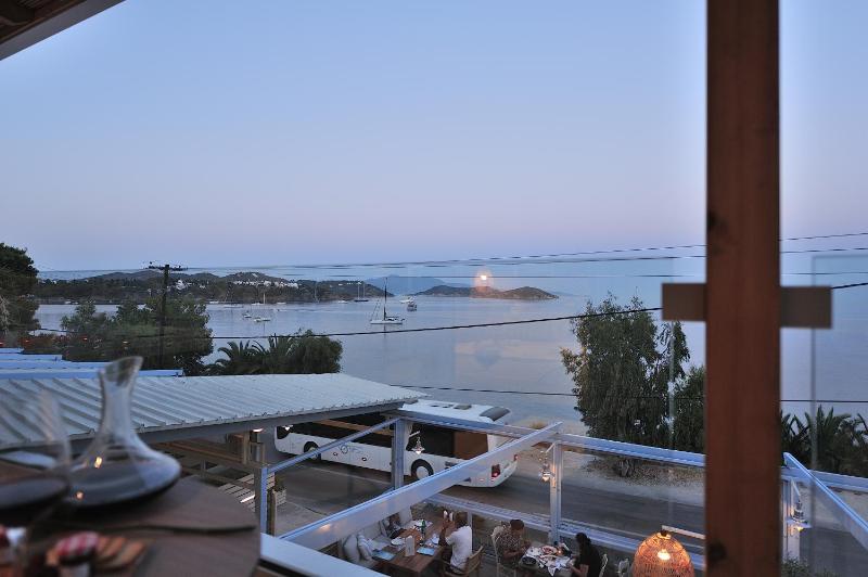 Salty Wave Suites - image 10
