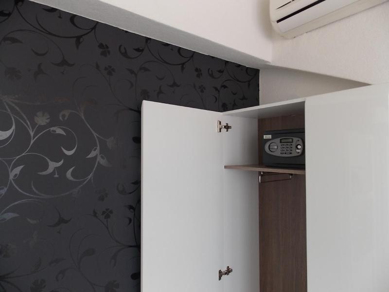Suite with Balcony and Sea View image 4