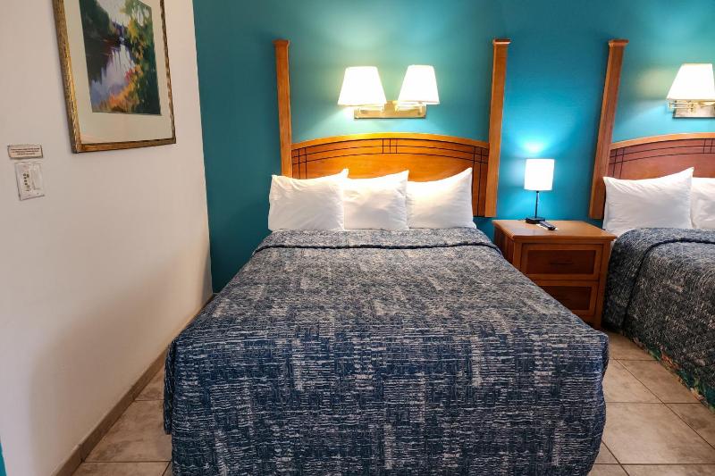 Queen Room with Two Queen Beds image 3