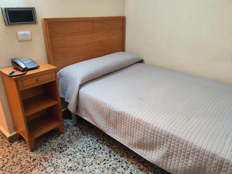 Single Room image 4