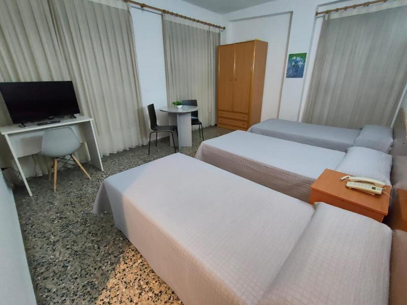 Double Room with Extra Bed image 3