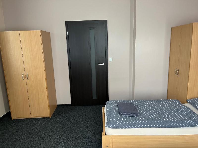 Economy Twin Room image 4