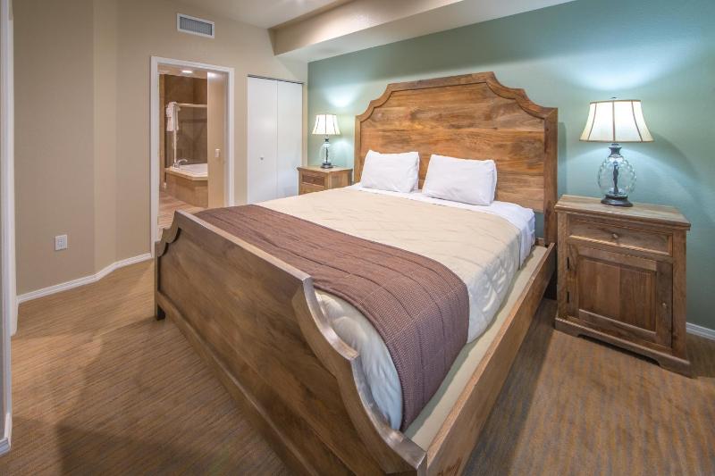 One-Bedroom Villa Lodge with Queen Bed image 2