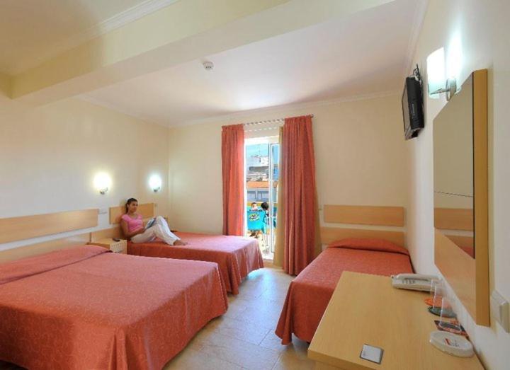 Quadruple Room image 3