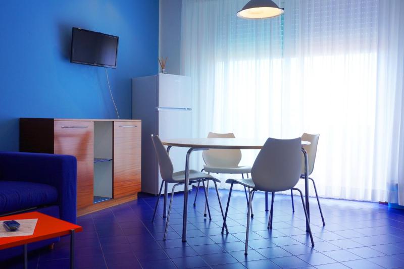 One-Bedroom Apartment with Balcony and Lateral Sea View image 1
