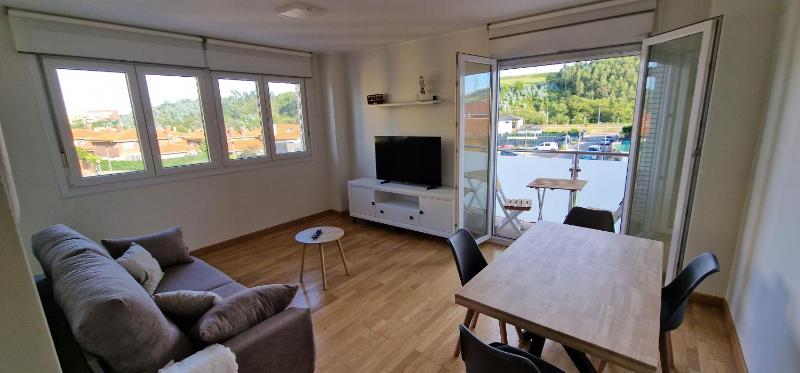 La Isla Erbosa de Luanco - 6pax · Garaje · Terraza Images