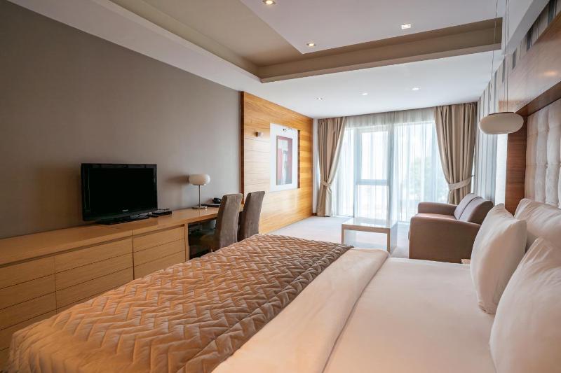 Double Room image 2