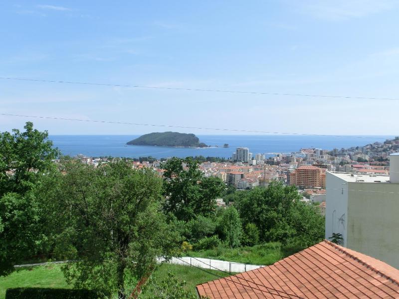 Apartment with Balcony image 3