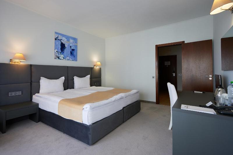 Double or Twin Room with Balcony and Park View	 image 4