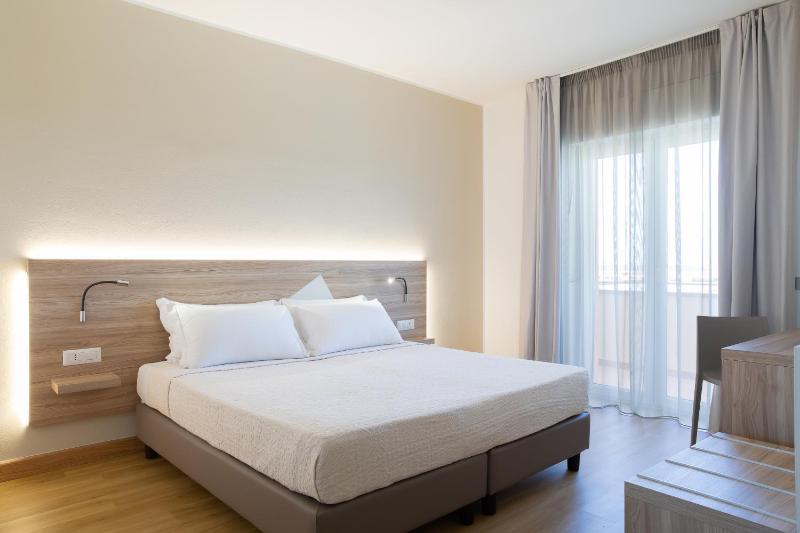 Double Room with Sea View image 1