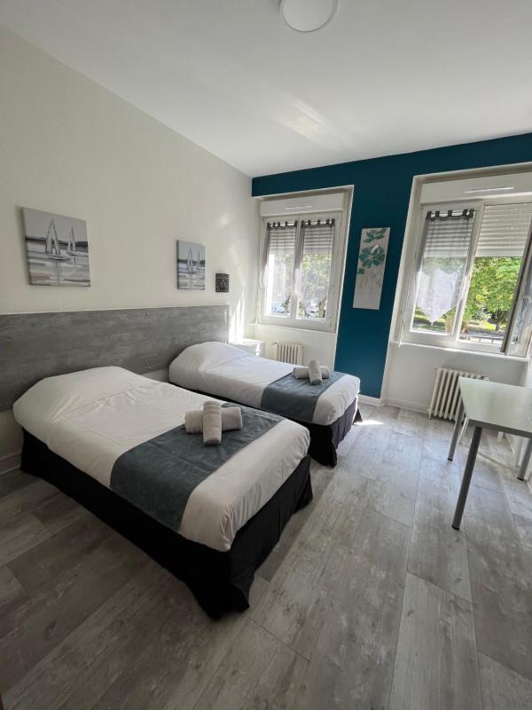 Large Twin Room image 4