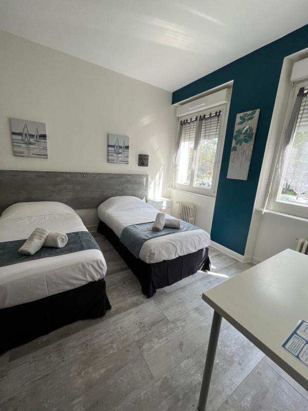 Large Twin Room image 2
