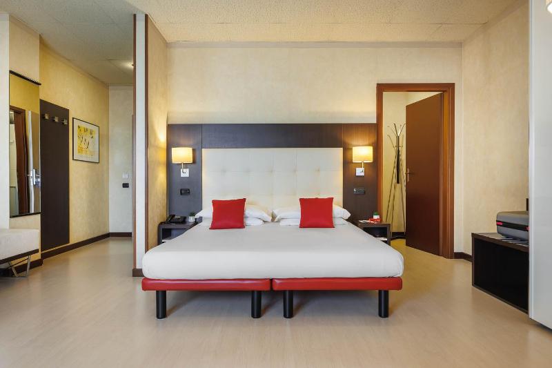 Superior Double or Twin Room image 3